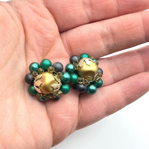 Vintage Japan Green Black Faux Pearl Cluster Clip On Earrings Gold Tone MCM - Picture 4 of 4